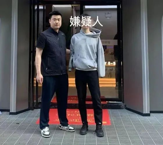 DƬ